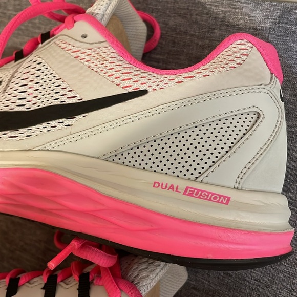 Nike Dual Fusion Run 3 Athletic Sneakers Women’s 10 Grey Pink Black Swoosh - Picture 13 of 15